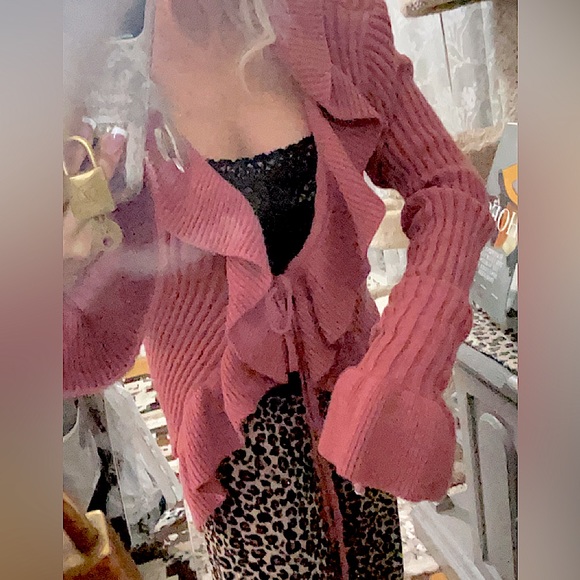 Contemporary soft fluffy Flattering over sweater - Picture 5 of 11